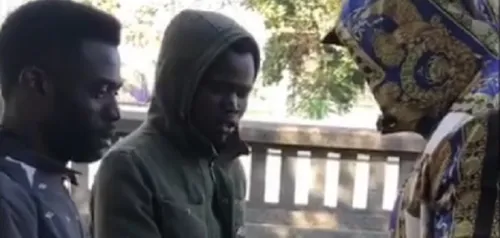 Kaaris distribue des liasses de billets en pleine rue ! (Vidéo)