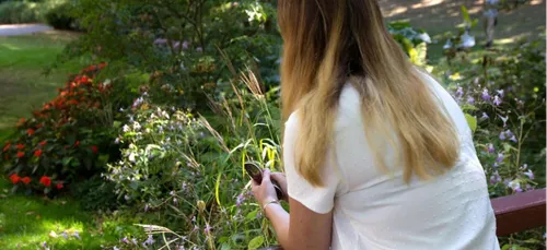 Livrée à un pédophile par ses parents, elle décide de s'exprimer !