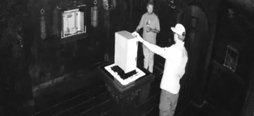 Post Malone en train de jouer avec l'objet le plus hanté du monde!...