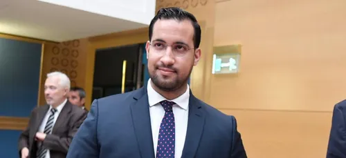 Un cliché de Benalla tenant une arme refait surface !