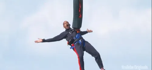 Will Smith : pour ses 50 ans, il saute à l'élastique au dessus du...