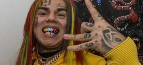 6ix9ine, hospitalisé après une sortie dans le désert de Dubaï !