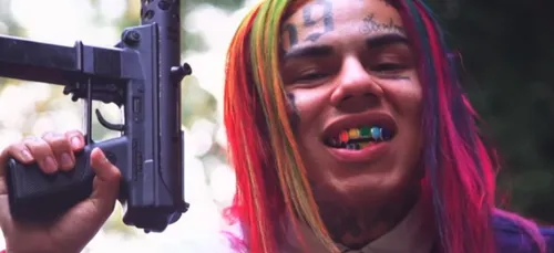 6ix9ine dévoile un tout nouveau titre ! (vidéo)