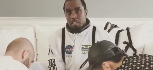 Pour son anniversaire, Diddy fait du parachute au dessus du manoir...