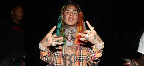 6ix9ine transféré dans un nouvel établissement fédéral pour les...
