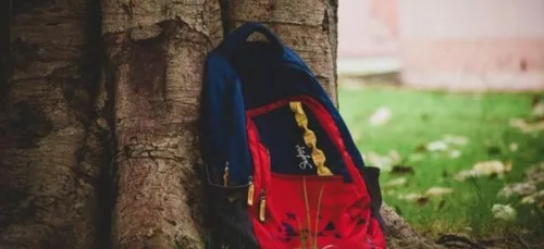 "Sac à dos challenge" : découvrez ce nouveau défi hilarant ! (Vidéo)