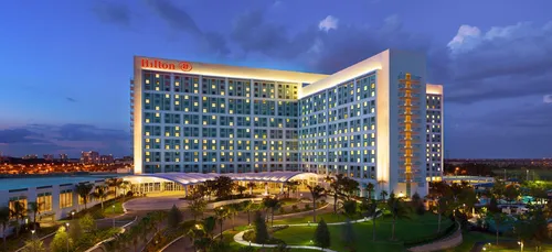 Filmée nue, victime de chantage, elle attaque les hôtels Hilton