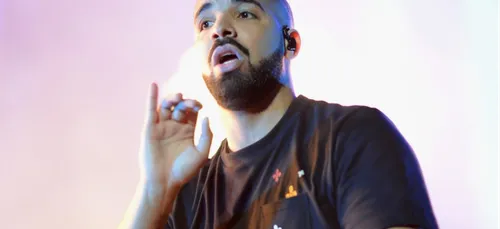 Drake pose un couplet, sept heures avant la sortie d'un album !