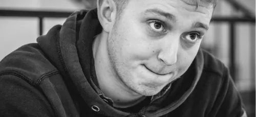 "Salut et ni*** ta mère" : Vald n'aime pas la drague et le fait savoir