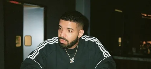 Drake dépense une somme folle pour une coque de téléphone