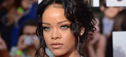Rihanna fait la promotion de Fenty Beauty et Savage X Fenty sur...