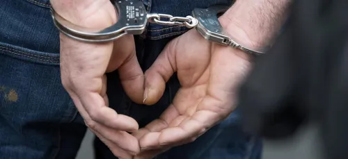 Un agresseur rend l’argent volé à sa victime (Vidéo)