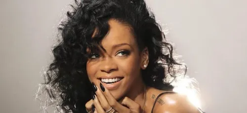 Aya Nakamura : Rihanna fait le buzz en dansant sur "Djadja" ! (Vidéo)