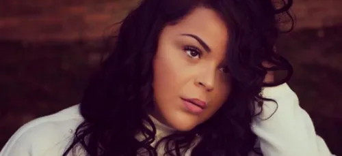 Sarah Fraisou : une photo d'elle en train d'embrasser une femme...