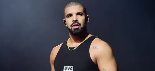 Drake : il répond aux blagues sur sa "malédiction"