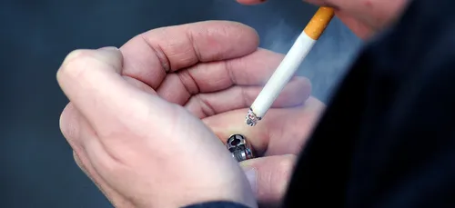 Fumer ferait rétrécir la taille du pénis !