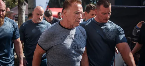 Arnold Schwarzenneger : il se fait violemment agresser ! (Vidéo)