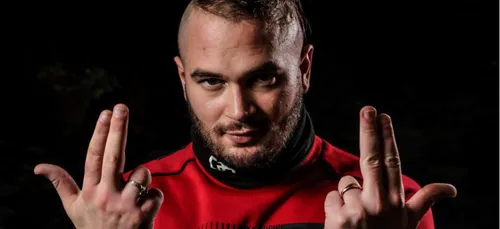 Jul : adulé en Algérie, il est la star d'une marque de cire pour...