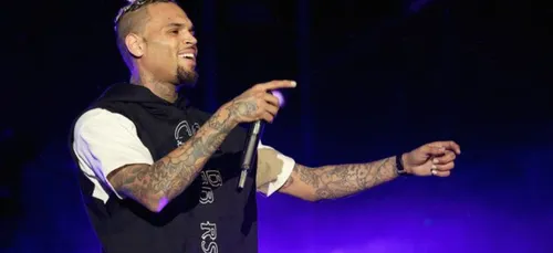 Chris Brown absent de la confrontation avec la femme qui l'accuse...