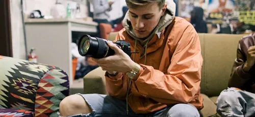 Cole Bennett : il lance sa propre marque de limonade ! (Vidéo)