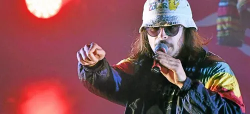 Lorenzo : son nouveau clip rend hommage au monde du X ! (Vidéo)