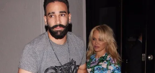 Pamela Anderson : elle s'excuse auprès d'Adil Rami ! (Photo)