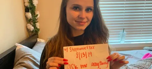 Mia Khalifa : une actrice X de 19 ans lui répond ! (Photo)