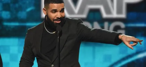 Drake se moque de Kanye West, le clash reprend ! (Photos)