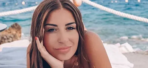 Martika Caringella : enceinte de huit mois, elle rayonne sur...