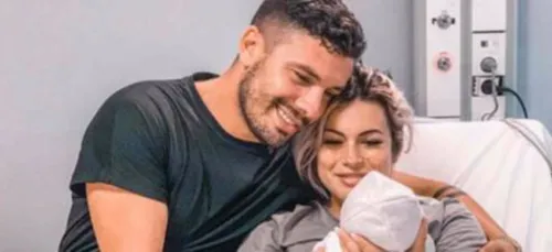 Carla Moreau et Kevin Guedj sont parents, découvrez leur petite...