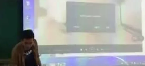 Chine : par erreur, un professeur joue un film porno en pleine...