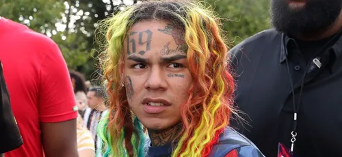 6ix9ine : sans ses tatouages, voilà à quoi il ressemble ! (Photo)