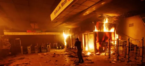 Chili : les images impressionnantes d'une tour en feu ! (Vidéo)