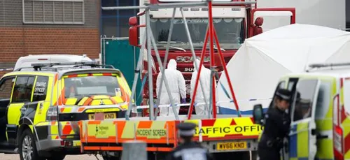 39 corps découverts dans un camion !