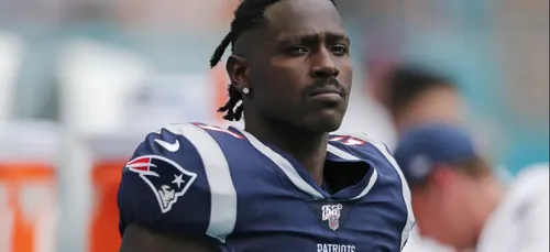 NFL : accusé de viol, Antonio Brown craque et annonce sa retraite