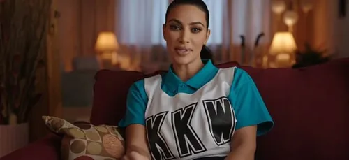 Kim Kardashian : elle joue pour une pub Uber Eats ! Ca fait le buzz...