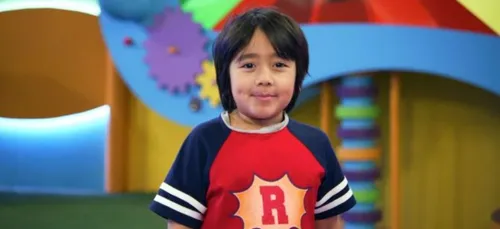 A 8 ans, il est le YouTubeur le mieux payé au monde ! Découvrez le...