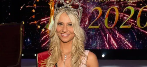 Miss Belgique chute et perd son soutien-gorge en plein direct [VIDEO]