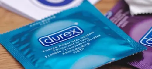 Coronavirus : les ventes de préservatifs explosent !