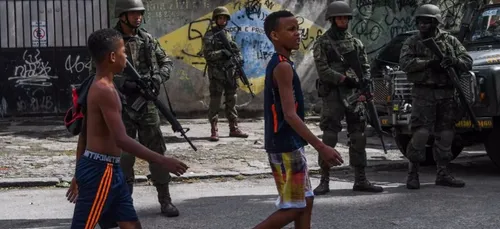 "Le premier qui sort sera puni" : au Brésil, les gangs imposent des...