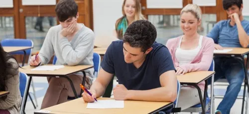 En 2020, le bac se passera bien en contrôle continu !