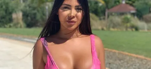 Maeva Ghennam : elle dévoile un téton sur Snapchat ! [PHOTO]