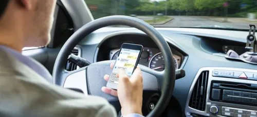 Téléphone au volant : le permis de conduire suspendu un an en cas...