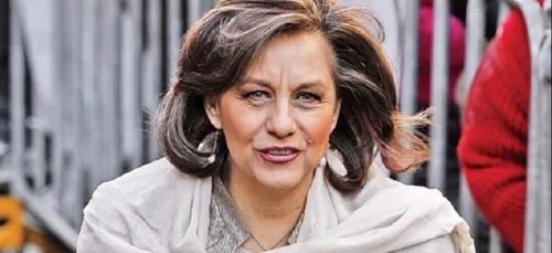 Une sénatrice dévoile sa poitrine par accident lors d’une réunion...