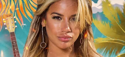 Sarah Martins : sa poitrine se dévoile en pleine interview ! [VIDEO]