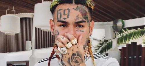 6ix9ine engage 22 hommes pour sa sécurité