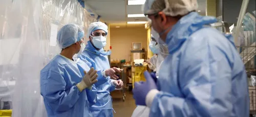 Covid-19 : la France peut basculer "à tout moment"