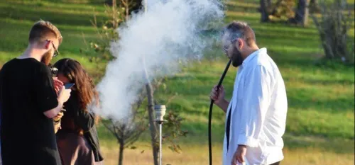 Saint-Denis : il est interdit de fumer la chicha en lieu public !