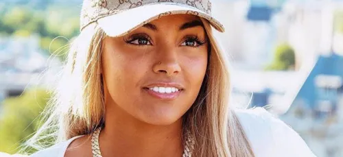 Wejdene : la chanteuse est-elle enceinte ?