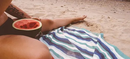 Cet été, adoptez la serviette « anti-sable » à la plage !